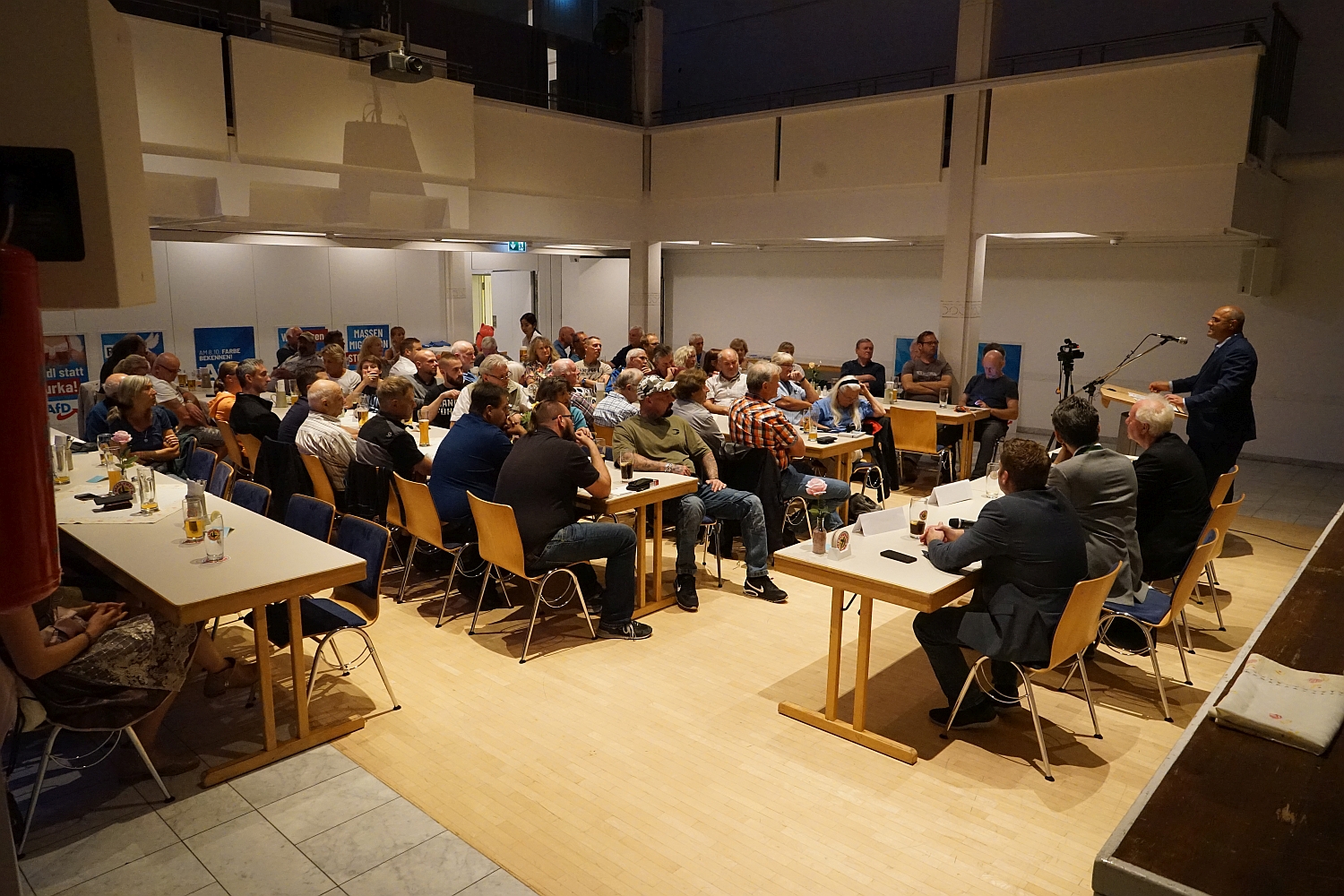 Der gut besuchte Saal im Emmeringer Bürgerhaus