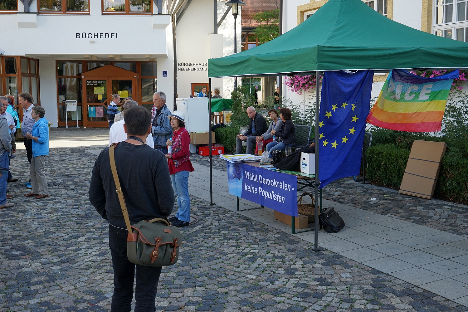 Gegendemonstration auf dem Rathausplatz