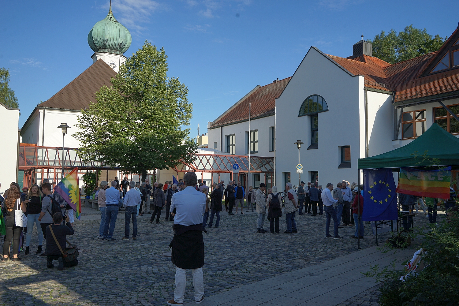 Gegendemonstration auf dem Rathausplatz