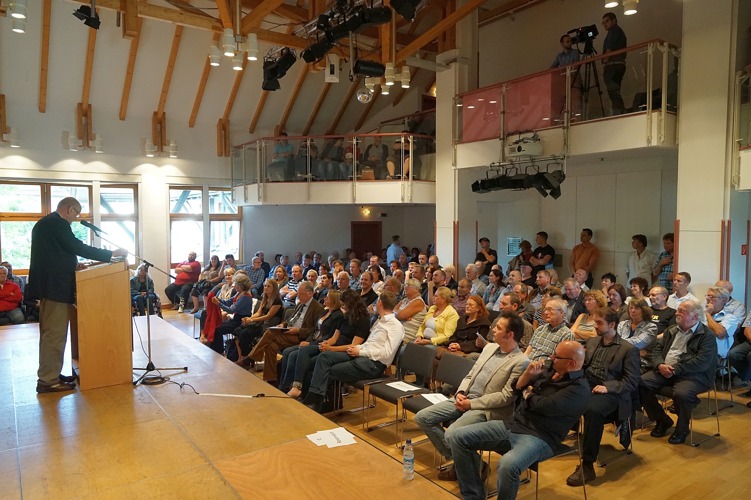 Voll besetzter Saal im Bürgerhaus Gröbenzell