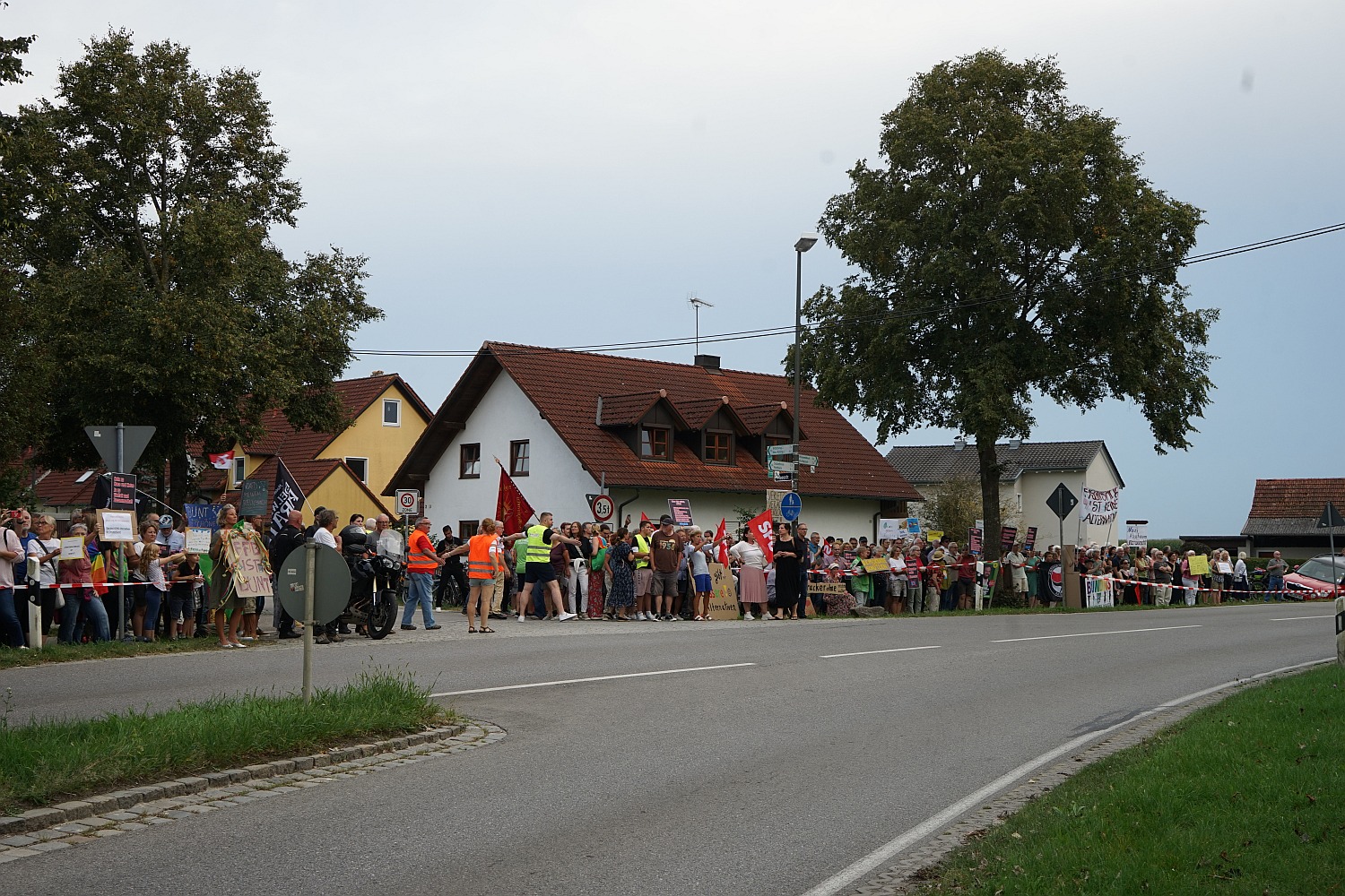 Gegendemo von SPD und Grünen